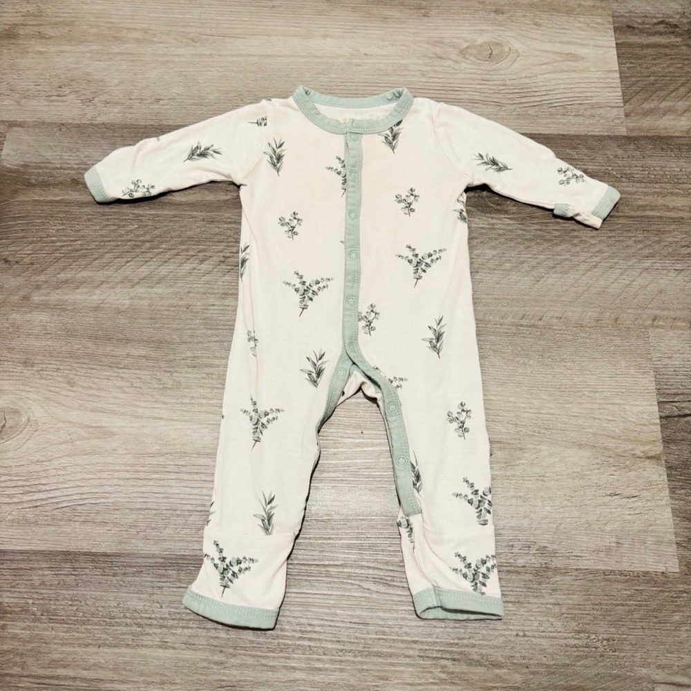 Kyte Baby Cream and Sage Green Floral Baby One-Piece Sleeper Bamboo NB